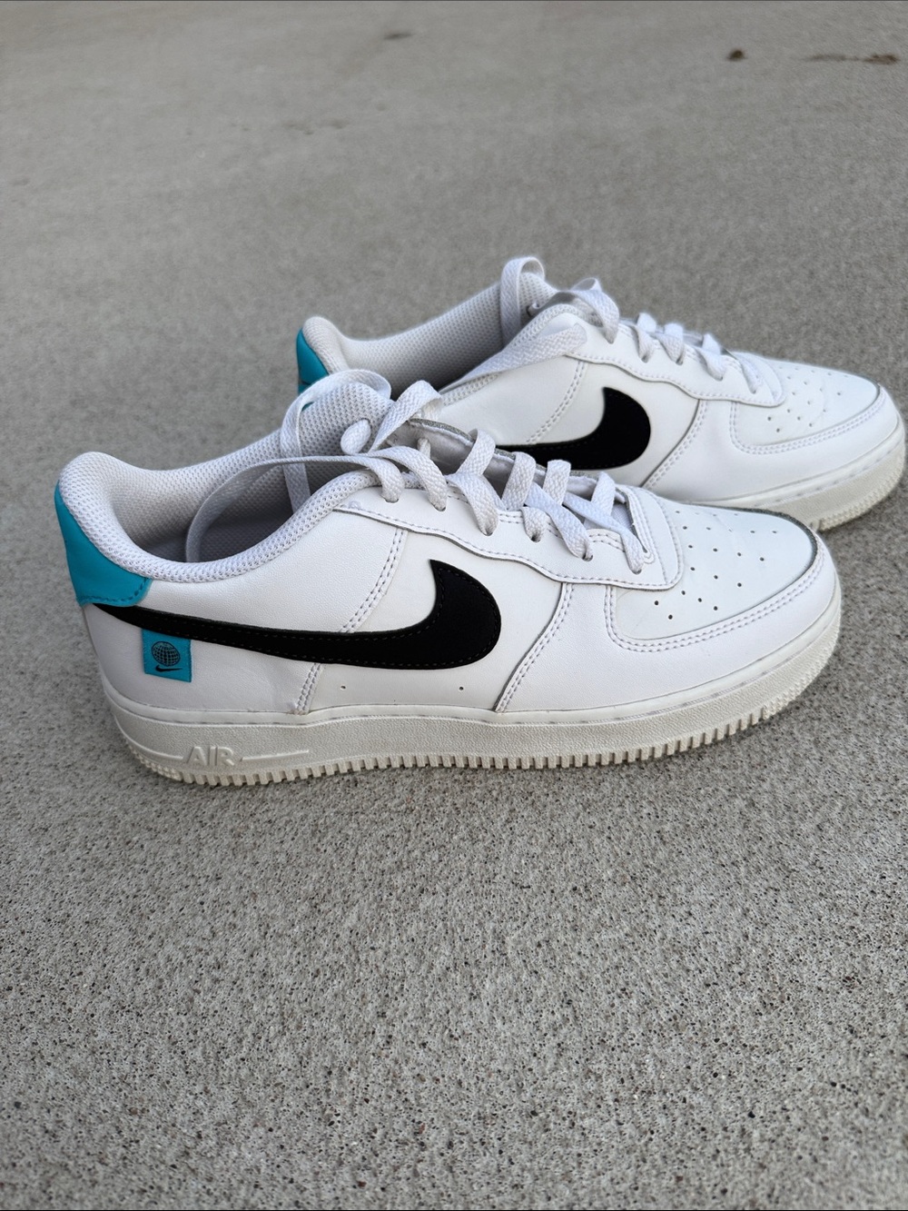 Nike Air Force 1 Low
Worldwide White Blue Fury Black